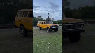 🇨🇴1974 Ford B250 from Colombia riding on 