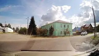 вдруг откуда ни возьмись появился...