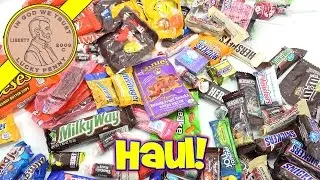 Halloween 2016 Candy Haul, Trick Or Treat! Snickers, Reese's, Popcorn, Water!