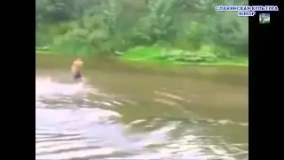 Когда, что то коснулось тебя под водой