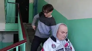 едем с Лёхой гулять на коляски с электроприводом с 3 этажа