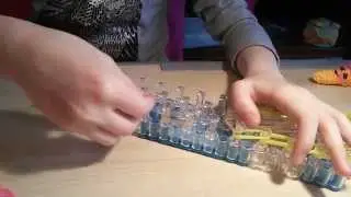 Фигурка мамы из резинок. Плетём на станке.