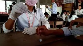 ពិសោធន៍គីមីវិទ្យាអំពី"ប្រតិកម្មបង្កើតកករ" ថ្នាក់ទី12A នៃវិទ្យាល័យទាចំរ៉ាត់។Experiment of chemistry.