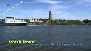 Schip stroomafwaarts op Rijn - River Rhine