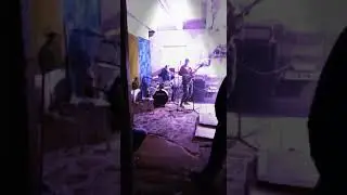 Дед Спиридон играет угарное соло!!!