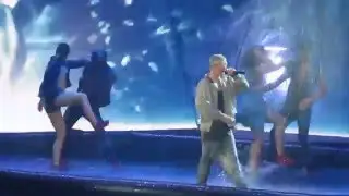 Justin Bieber–Sorry [Justin Lip Syncs, Dances in the Rain]