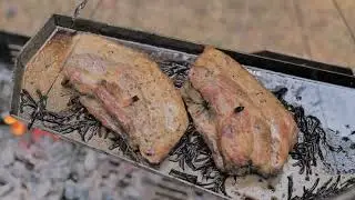 Grilled pork belly in the campsite is de