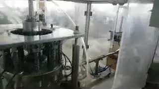 Вставка клапана  в пробку (на бутылку 5 галлонов)