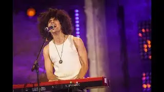De.Stradis canta 