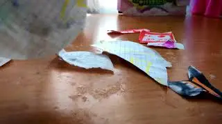 Мое первое видео. Как я распаковываю  lol (бумажный)