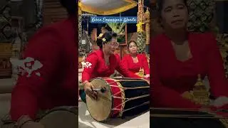 Ibu Baju Merah Keren Sekali Mekendangnya, MANTAB!!! 