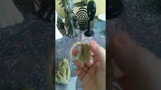 Сущность на восковой отливке через нож.