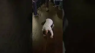 Паренек на детской дискотеке