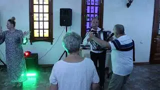Юбиляр Анатолий поёт песню***Там де горы полоныны***