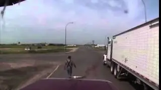 50ton truck almost crashes on a highway