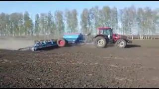 Трактор Valtra T193H и сеялка Lemken Solitair в работе в Нижегородской области
