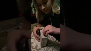 Это могли быть мы с тобой, но ты не хочешь менять телефон...