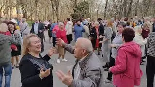 31.03.2024.💐🕺❤️А я несу тебе цветы.Владимир Ждамиров.В Гомельском парке.