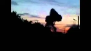 Большой столб дыма после мощного взрыва в Куйбышевском р-не. Донецк.16.06.2015