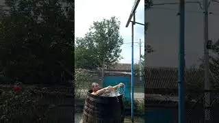 Купаюсь в бочке,жизнь в дереане.