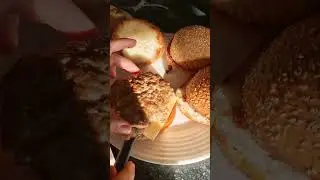 Лайфхак ‼️ Как засунуть бургер в рот🤣