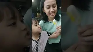 Udah makan eskrim banyak tetep minta 😅 kaka kalian gini juga? #shorts #fyp #eskrim #icecream #asik