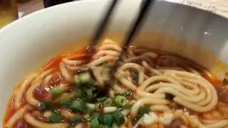 締めの一杯はヤンニンの旨味が効いた縁のヤンニンうどん