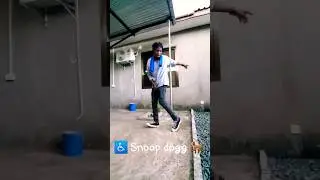 How Snoop Dogg Crip Walk 👀🔥 #snoopdogg #shorts