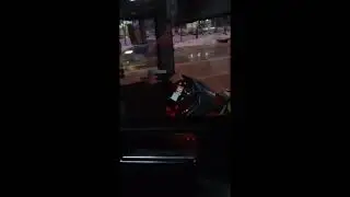 ВОДИТЕЛЬ АВТОБУСА НЕ ОТКРЫВАЕТ ДВЕРИ И ПОЛЬЗУЕТСЯ ТЕЛЕФОНОМ ВО ВРЕМЯ ДВИЖЕНИЯ