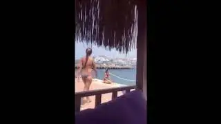 Bodrum'da Bir Kadın Bikinisiyle Plajda Namaz Kıldı