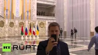 Минские переговоры. От безделья журналисты снимают друг-друга