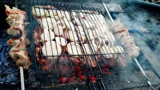 Стейки в белом маринаде на решетке