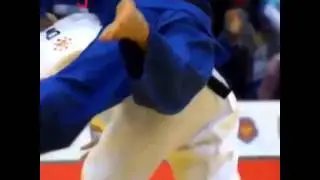 Бросок через бедро.