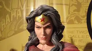 Wonder Woman Legendary Studios Statue