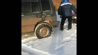 тойота в сугробе