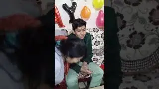 punyansh ke birthday par sab ne punyash ko cake khilaya