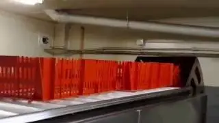 Работа машины мойки тары