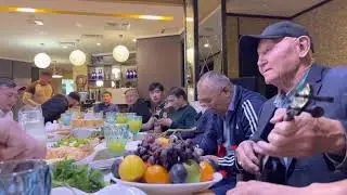 Сәби болғым келеді. Алғашқы орындаушы