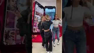 Напугали девушку 