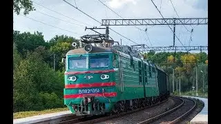 Неожиданный гость из Купянска. Двухсистемный электровоз ВЛ82М-051 с грузовым поездом на Стрый