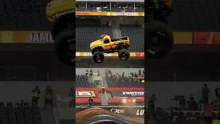 EL TORO LOCO YELLOW WITH BIG AIR‼️‼️ #monsterjam #monstertruck #stunt #ytshorts #viral #shorts
