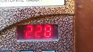 агрессивно смотрю на трещину машины, и случяйно закрыл камеру рукой