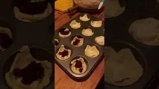 Cranberry Brie Bites : The Perfect Holiday Appetizer 