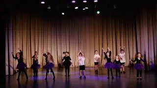 Танцювальний колектив "HappyKids" виконують "Веселі тренування"