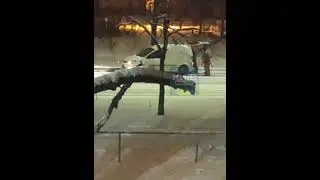 Киев ТЦК избивает ухилянта 2 патруля полиции проезжают мимо, как будто ничего не происходит