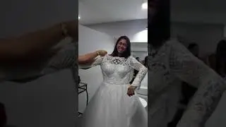 Reagindo ao ver meu vestido dos sonhos! Muito choro 😢😂