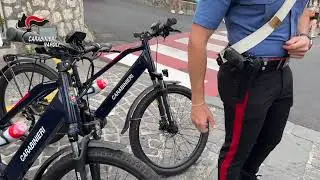 Controlli dei carabinieri a Capri sia a mare che a terra anche con le bici