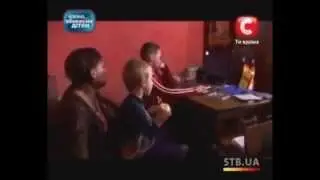 САШКА ИГРАЕТ В КС
