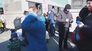 🇺🇦GraphicWar🔥Hero Soldier Gives Snickers to Ukraine Mariupol Boy - Helps Them to Odesa Evac Bus