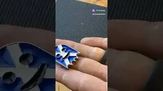 процесс нанесения эмалей на значки